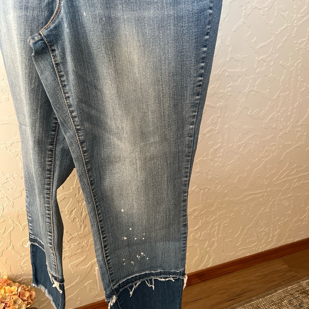 Vintage America Blue Distressed Boho Crop Jeans with Paint-Splatter - Picture 6 of 13